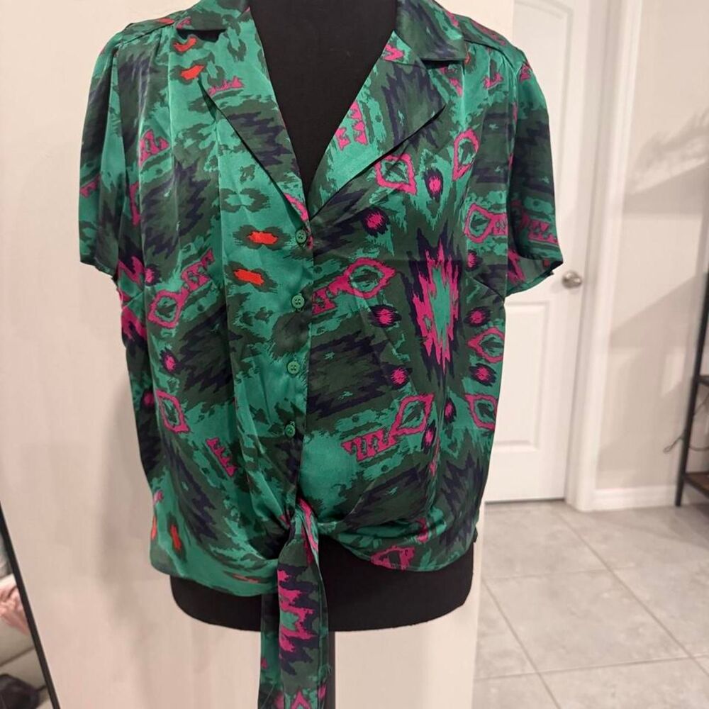 Eclair Women’s Green Abstract Print Tie Front Button Up Blouse Retro Short Sleev